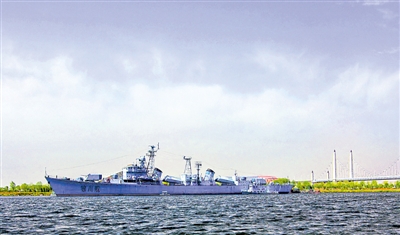 <p>　　　　軍博園銀川艦</p>